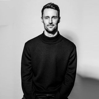 Portrait von Marius Hähnke-Busch, systemischer Coach und Trainer (Perfomentum Potsdam), Host des Podcasts zwei.stimmig