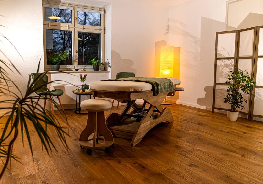Heller, ruhiger Praxisraum der Physiotherapie Lucas Appel in der Gutenbergstraße 65 in Potsdam
